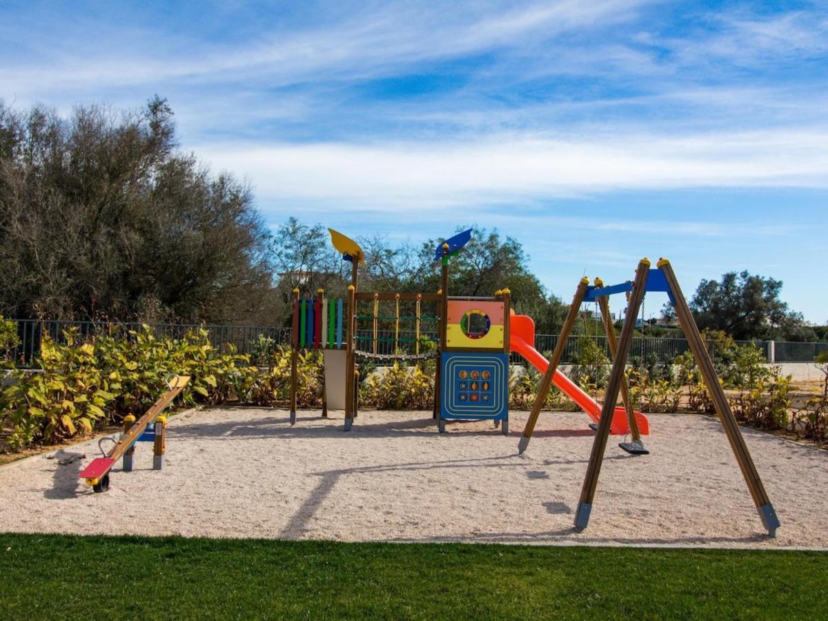 Green C Apartment - Luxurious & Playground & Garage البوفيرا المظهر الخارجي الصورة